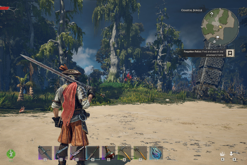 Ein Pirat steht an einem sandigen Strand vor dichtem, tropischem Dschungel mit hohen, moosbewachsenen Bäumen. Er trägt einen Hut und ein rotes Tuch über der Schulter und hält ein großes Schwert. Im Hintergrund sind Ruinen und üppige Vegetation zu sehen. Die Benutzeroberfläche zeigt eine Minimap mit der Beschriftung „Coastal Jungle“ sowie ein Questziel und eine Aktionsleiste mit Ausrüstung am unteren Bildschirmrand.