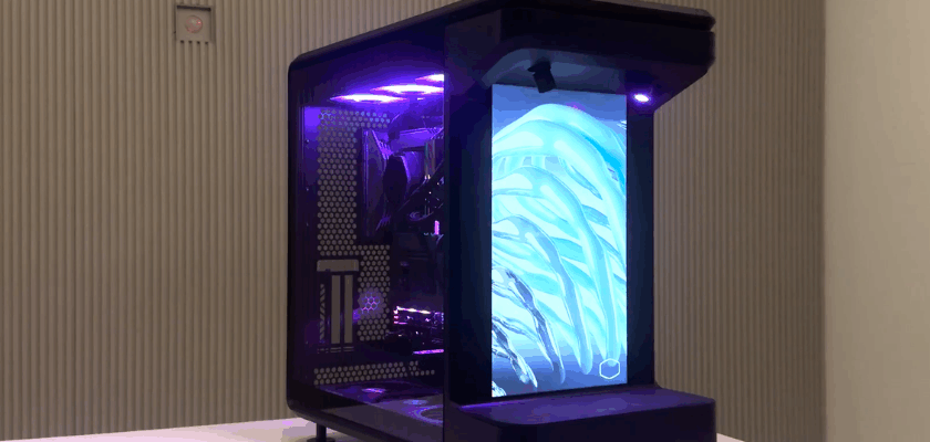 Cooler Master MasterFrame 360 Stage LCD mit integriertem vertikalem LCD-Display, RGB-Beleuchtung und Tempered-Glass-Seitenteil auf einem weißen Tisch.