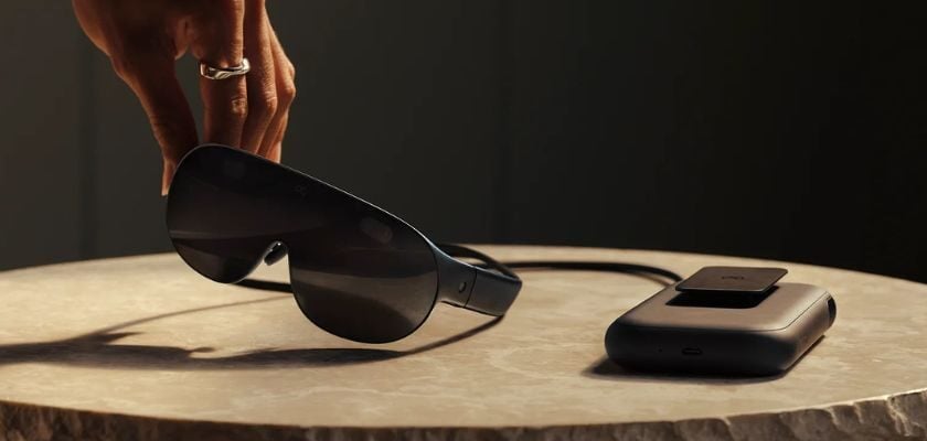 Meta VR Glasses mit separatem Puck auf einem Tisch bei der Meta Connect 2026