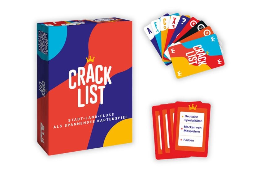 Abbildung des Kartenspiels "Crack List" in seiner Verpackung. Daneben zu sehen: Spielkarten von vorne und hinten.