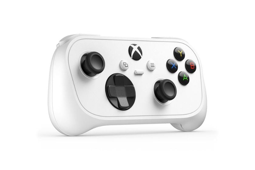 Weißer Xbox Nano Controller mit schwarzen Analogsticks, Steuerkreuz und farbigen Aktionstasten auf weißem Hintergrund.